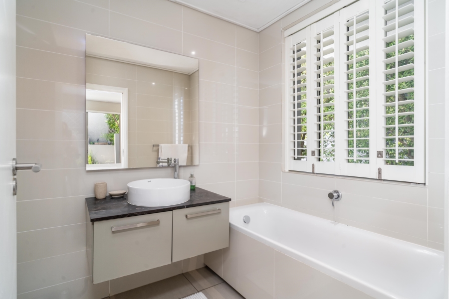 2 Bedroom Property for Sale in Vredehoek Western Cape